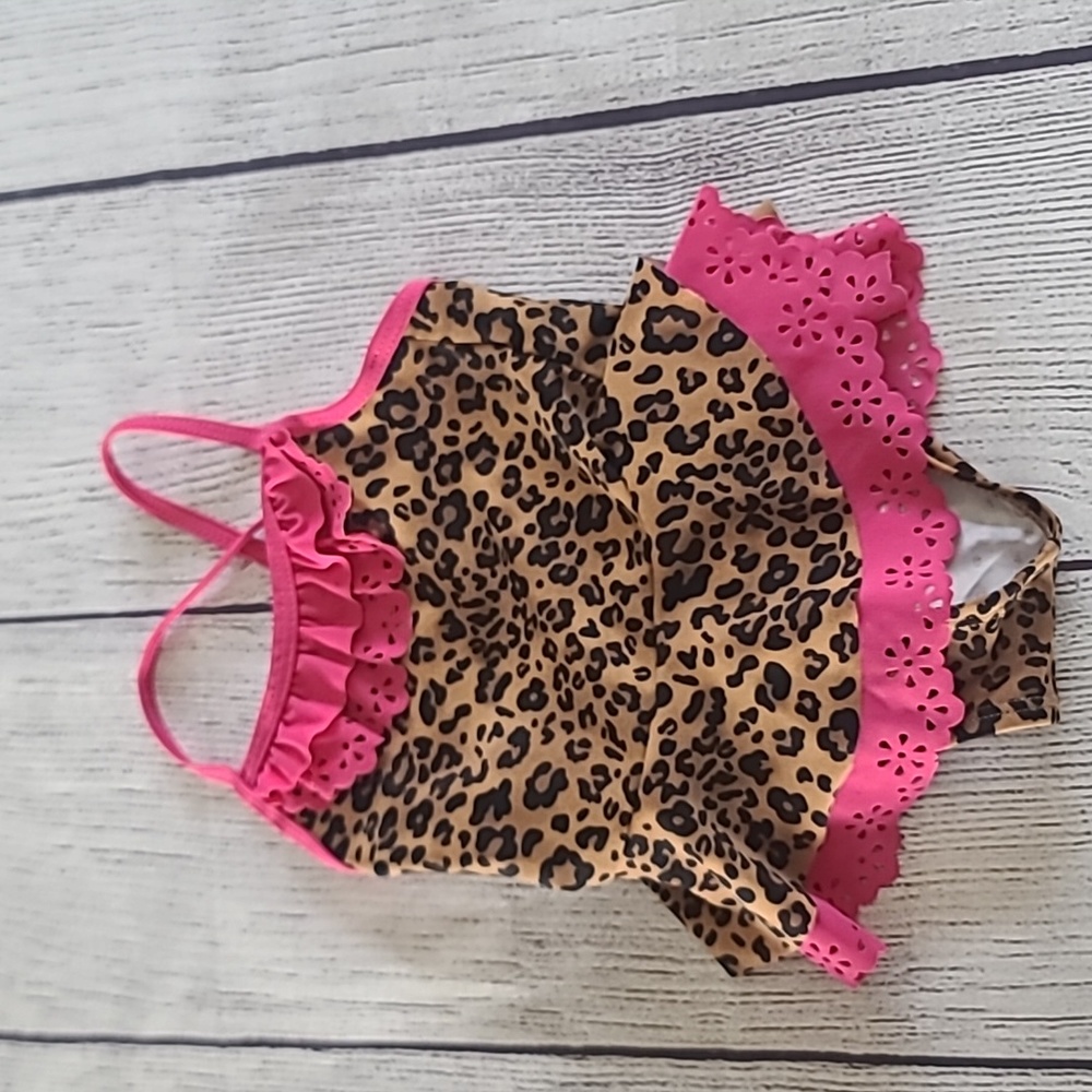 Bathing suits - Picture 3 of 4